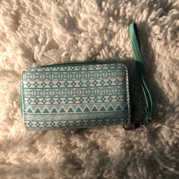 Clairs wristlet - Picture 2 of 4
